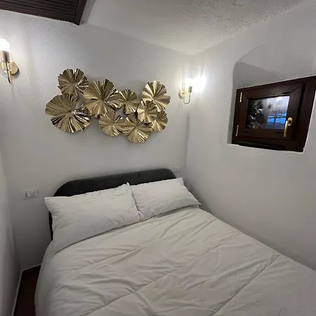 In Near Lifts & Centre 2br 2ba بيت للعطل كورمايور
