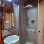 펜션 In Near Lifts & Centre 2br 2ba 쿠르마예