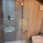 Feriehus In Near Lifts & Centre 2br 2ba *