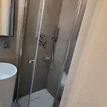펜션 In Near Lifts & Centre 2br 2ba