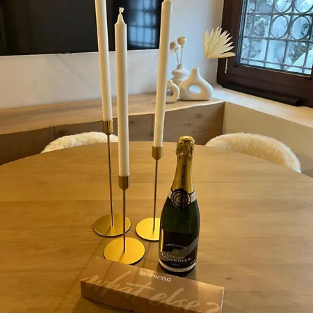 In Near Lifts & Centre 2br 2ba בית נופש *