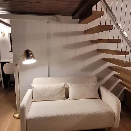 In Near Lifts & Centre 2br 2ba *