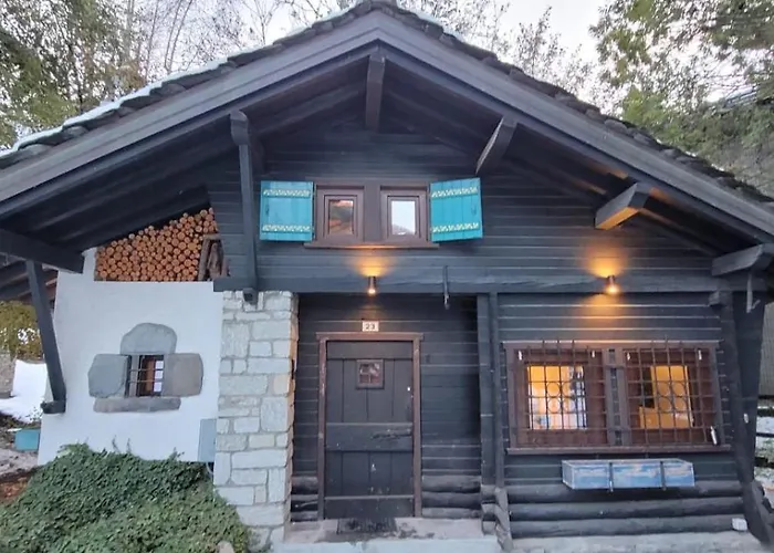 In Near Lifts & Centre 2br 2ba בית נופש *