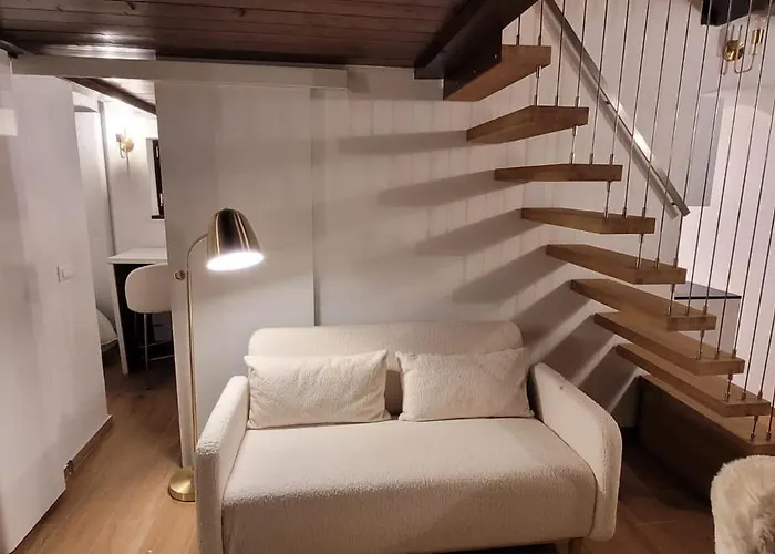 In Near Lifts & Centre 2br 2ba *