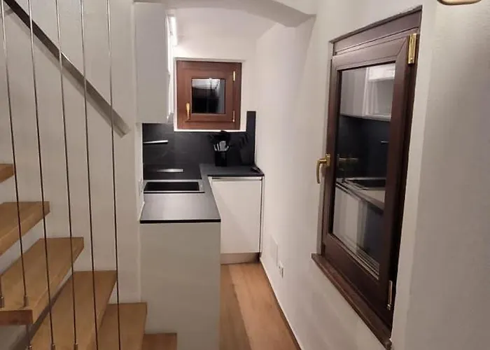 In Near Lifts & Centre 2br 2ba