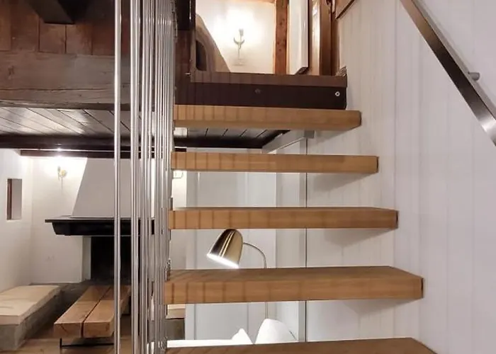 In Near Lifts & Centre 2br 2ba בית נופש