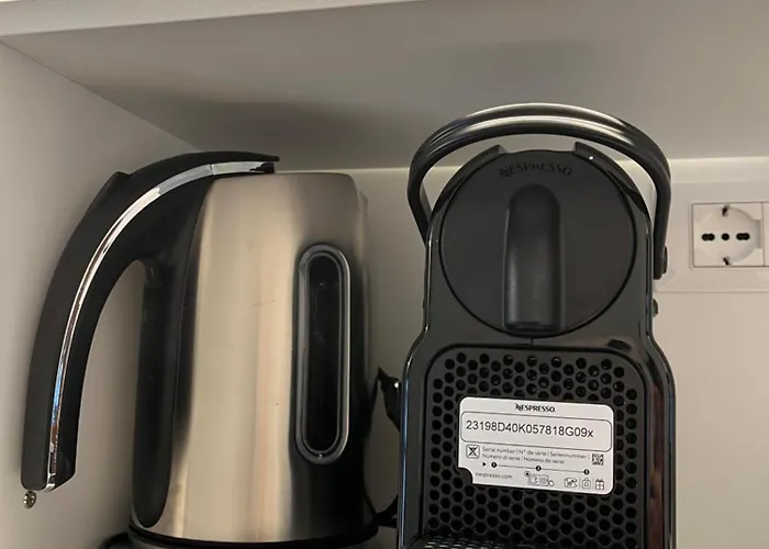 In Near Lifts & Centre 2br 2ba *