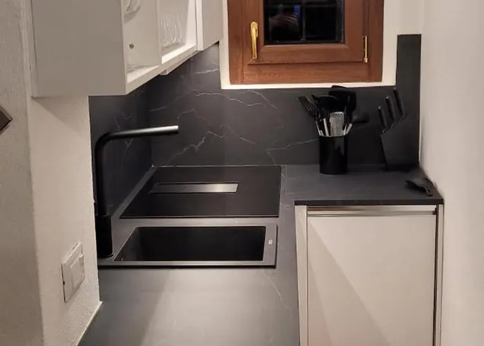 In Near Lifts & Centre 2br 2ba *